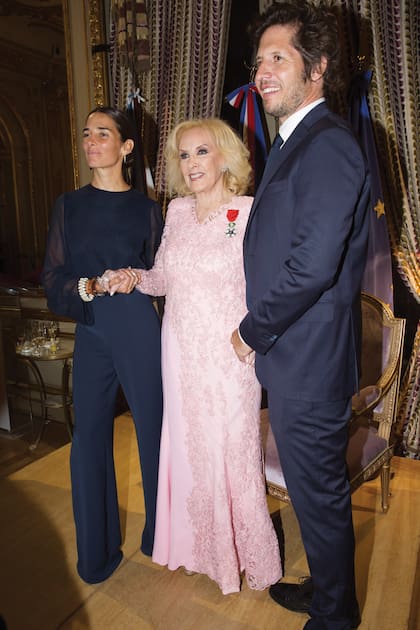 La última aparición en público de la pareja, en noviembre del año pasado. Fue durante la ceremonia celebrada en la Embajada de Francia donde Chiquita recibió la Legión de Honor.