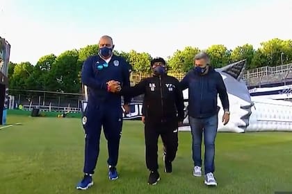 La última aparición pública de Maradona, por su 60° cumpleaños, en la cancha de Gimnasia