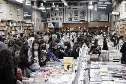 La última edición de la Noche de las Librerías en la ciudad de Buenos Aires tuvo mucha convocatoria, igual que las ferias del libro presenciales que retornaron en 2021 en distintas localidades del país