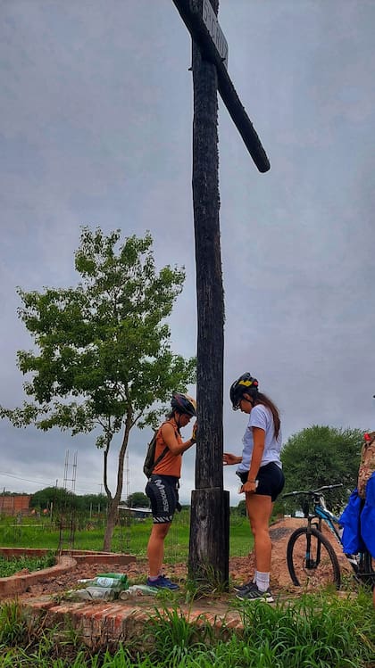 La última estación del Via Crucis formoseño, la cruz número 14, está ubicada en el límite con la provincia de Salta, en un desierto al que hoy llaman “El Parque del Silencio”