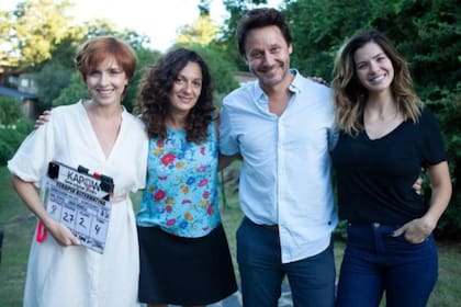 La última foto de Benjamín Vicuña y la China Suárez junto a Carla Peterson en medio de la filmación de Terapia Alternativa