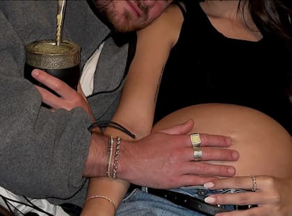 La última foto que compartió la pareja del embarazo (Foto: @ailencova)