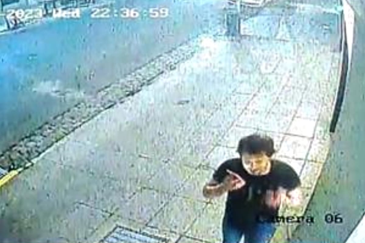 La última imagen de Mariano Barbieri, tomada por una cámara de seguridad pocos minutos antes del mortal robo de su celular