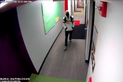 La última imagen de Mindler, captada por las cámaras de la universidad