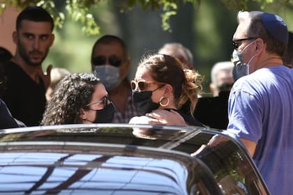 La última pareja de Rozín, Eugenia Quibel, quebrada en la ceremonia privada