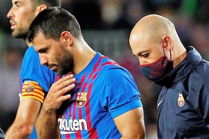 La última vez de Kun Agüero como futbolista profesional: con la camiseta de Barcelona, ante Alavés, cuando una arritmia lo sacó de las canchas