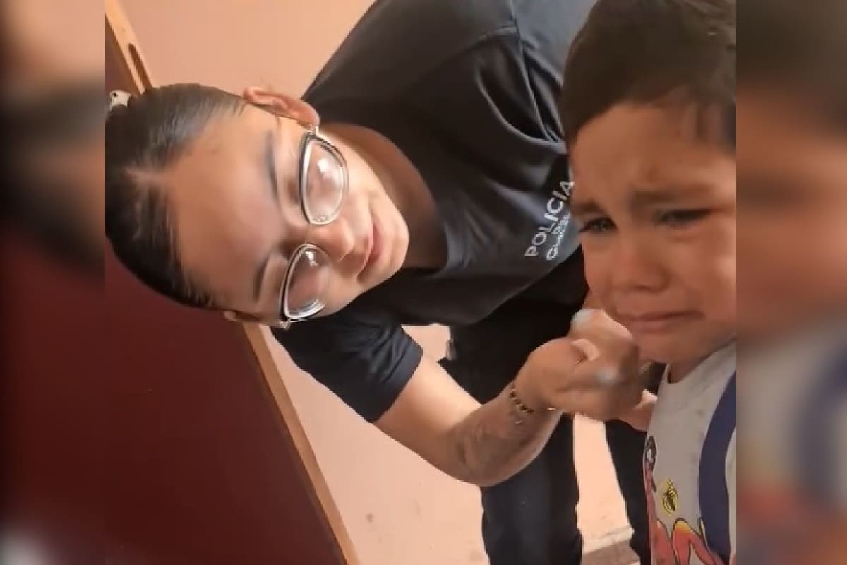 La última vez que la Policía de Chubut llevó a Ángel López de la casa de su padre a la de su madre, en Comodoro Rivadavia