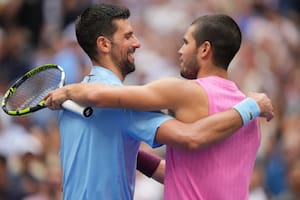 La última vez que se enfrentaron Alcaraz y Djokovic, por las semifinales del US Open 2025, el español ganó en sets corridos