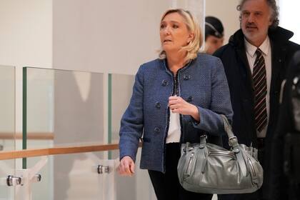 La ultraderechista francesa Le Pen es inhabilitada para optar a cargos públicos por malversación