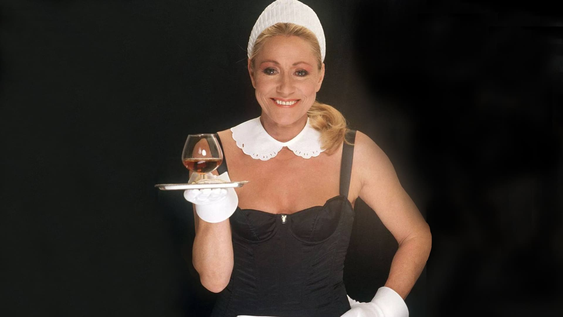 La única foto de Pierrette Lalanne, madre de Marine Le Pen, completamente vestida, que apareció en la edición de Playboy del mes de julio de 1987
