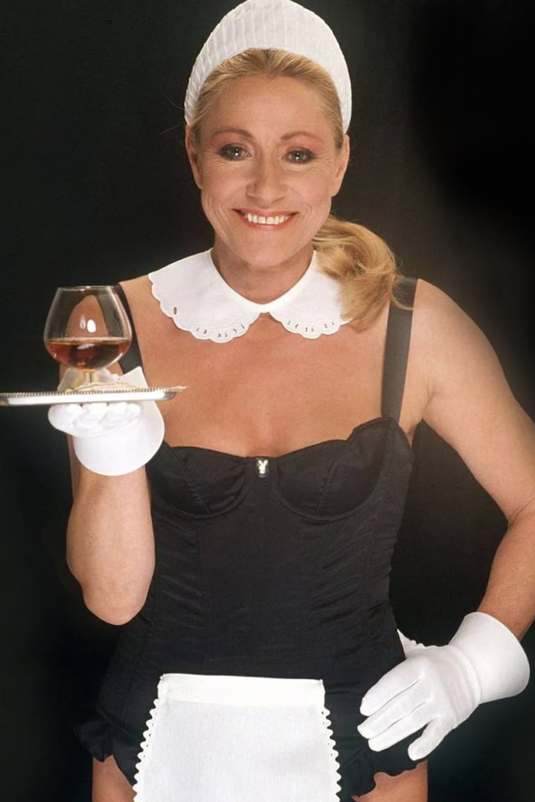 La única foto de Pierrette Lalanne, madre de Marine Le Pen, completamente vestida, que apareció en la edición de Playboy del mes de julio de 1987