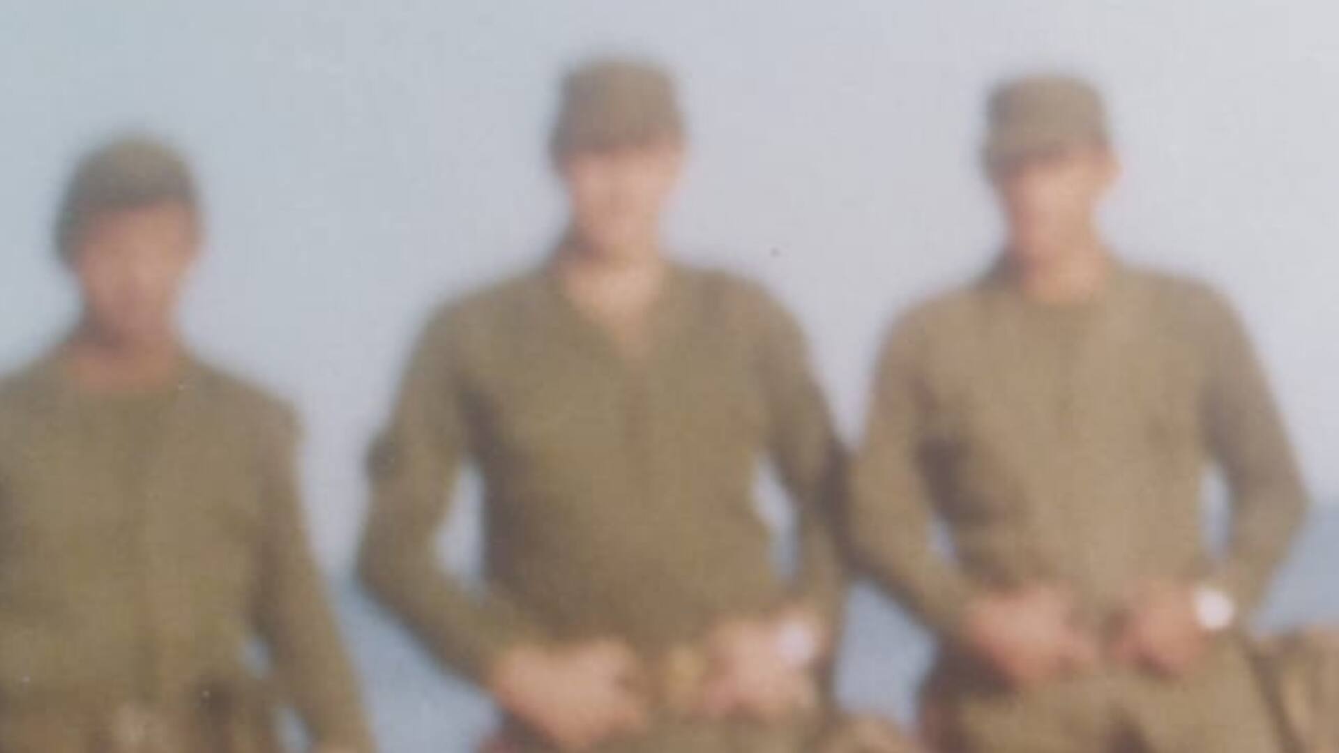 La única foto que José (medio) tiene de sus años en la Marina