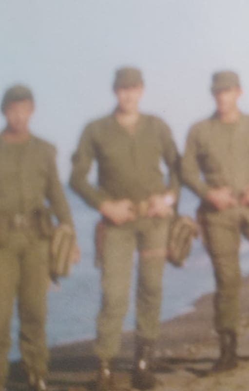 La única foto que José (medio) tiene de sus años en la Marina