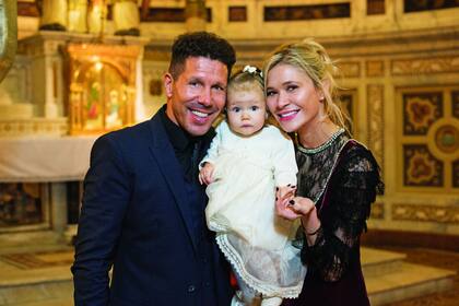 La única hija de Diego y Carla fue bautizada en la basílica del Espíritu Santo y parroquia de Nuestra Señora de Guadalupe, una tradición del barrio de Palermo y lugar con valor histórico para los Simeone: allí se casaron los padres del DT hace casi cincuenta años.