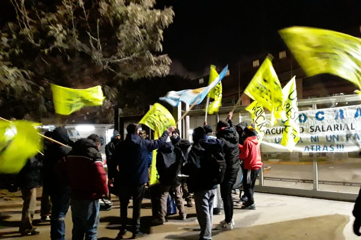 La Unión Obrera de la Construcción de la República Argentina (Uocra) bloqueó el acceso a Molinos Agro en San Lorenzo