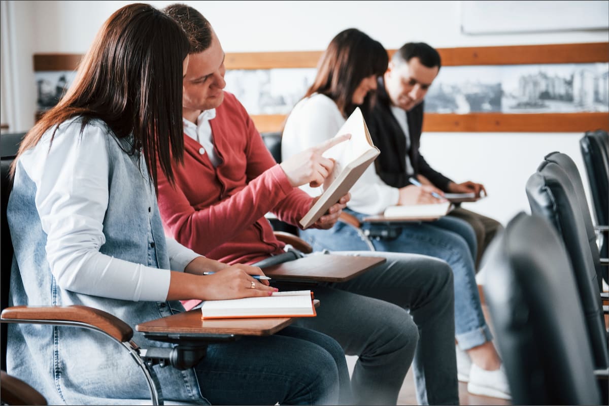 La universidad de Florida anunció la primera graduación de hispanos que estudiaron en línea en español