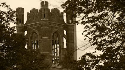 La Universidad de Fordham es una universidad católica y privada de Nueva York