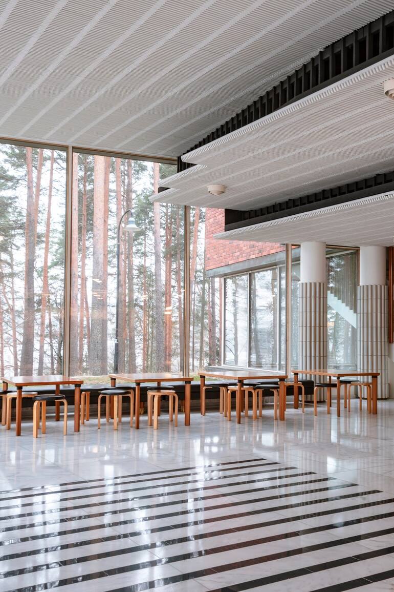 La Universidad de Jyväskylä, diseñada por Aalto y construida en 1955