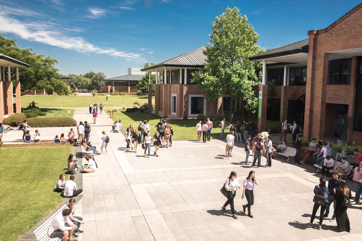 La Universidad de San Andrés y Digital House se unieron para ofrecer la Licenciatura en Negocios Digitales, una carrera que viene a llenar un vacío en estos tiempos en que la tecnología todo lo revoluciona