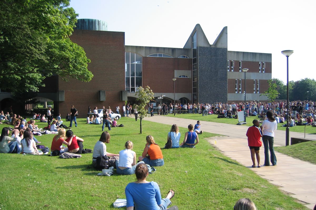 La Universidad de Sussex generó su propio programa de incentivos para que sus alumnos se vacunen