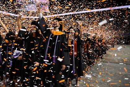 La Universidad de Texas anunció que brindará matriculas gratuitas para estos estudiantes