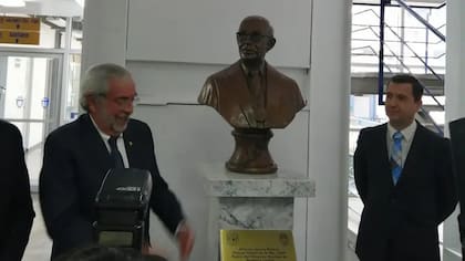 La Universidad Nacional Autónoma de México creó el premio Alfonso García Robles en memoria del embajador