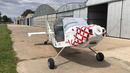 La Universidad Nacional de la Plata y la empresa Aviem Aeronáutica están desarrollando el primer avión eléctrico del país, que el año próximo podría comenzar a volar. Sería una alternativa menos contaminante para el entrenamiento de pilotos y en una segunda etapa está previsto que utilice baterías desarrolladas en el país