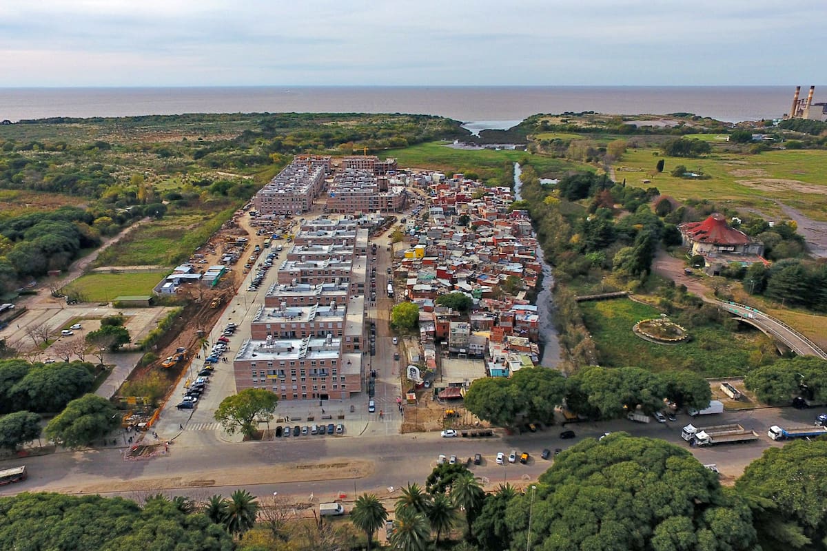 La urbanización de la villa Rodrigo Bueno genera un nuevo barrio en las tierras más caras de la ciudad