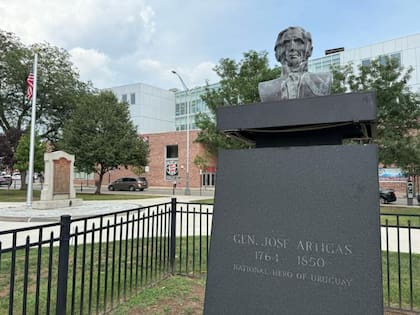 La uruguayez está tan presente en Elizabeth que el prócer José Artigas tiene un lugar privilegiado en la plaza frente al ayuntamiento.