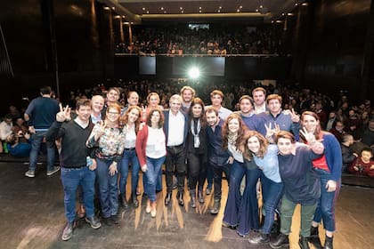La usina de pensamiento “albertista” debatió políticas y proclamó: “Somos militantes”