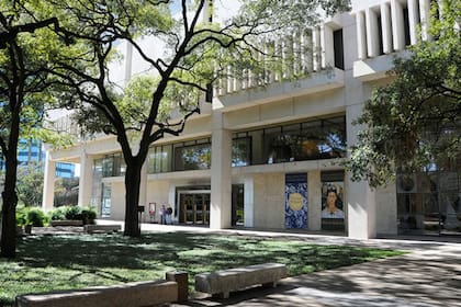 La UT en Austin es la primera en alcanzar un acuerdo con las Fuerzas Espaciales