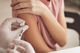 La infección del virus que causa el tercer cáncer más común entre las mujeres se puede prevenir con ESI, vacunación y chequeos
