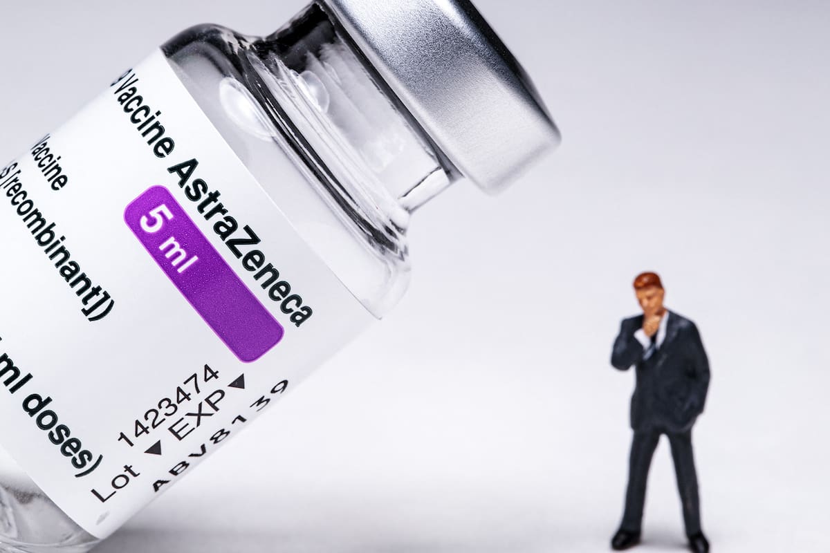 La vacuna de AstraZeneca se convirtió en foco de discusiones internacionales luego de que varios países suspendieran su uso