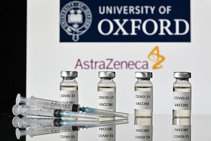 La vacuna de Oxford-AstraZeneca puede guardarse en refrigeradores en lugar de a las temperaturas de ultracongelación que necesita la de Pfizer.