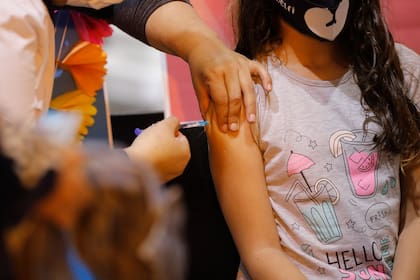 La vacunación en chicos de 3 a 11 años comenzó en el país el 12 de octubre pasado, un mes antes que en China