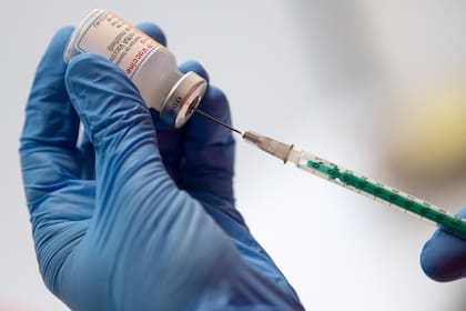 La vacunación es la gran recomendación de los especialistas para evitar cuadros graves de la enfermedad
