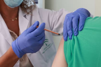 La vacunación no previene todas las neumonías, pero puede reducir el riesgo de enfermedad grave por los microorganismos contra los que protege