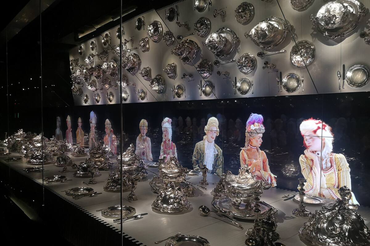 La vajilla encargada por el rey D. José I al orfebre François-Thomas Germain, en junio de 1756, tras el terremoto, se conserva, casi en su totalidad, en el patrimonio nacional.