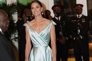 La valija de la duquesa estaba repleta de vestidos vintage, de gala e informales