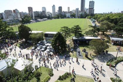 La venta de entradas para el Argentino Abierto abarca entre 30% y 40% del presupuesto anual de la Asociación Argentina de Polo, por lo cual un Palermo a puertas cerradas sería un golpe a su tesorería; por ahora, los auspiciantes del torneo están en pie.
