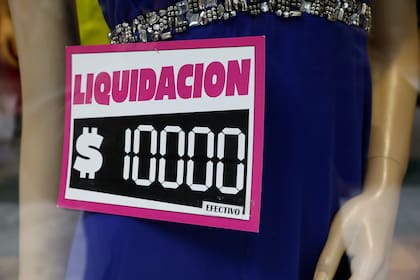 La venta de ropa continúa mostrando las peores caídas, según precisó el informe de la CAC