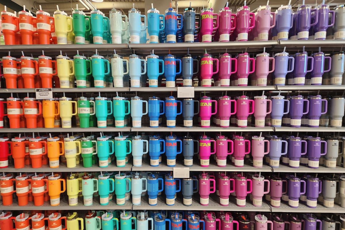 La venta de vasos portátiles en Estados Unidos alcanzó los US$4000 millones en el año finalizado en mayo de 2025; se vendieron unos 270 millones de recipientes en el país, frente a los 240 millones de hace dos años
