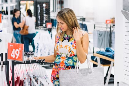 La venta semianual de Victoria's Secret se desarrollará simultáneamente en dos formatos: tiendas físicas y plataforma en línea