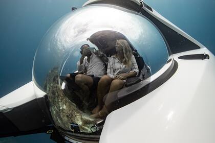 La ventana completamente transparente garantiza una visibilidad óptima del majestuoso mundo submarino de estos nuevos submarinos personales