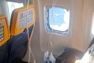 El pasajero que estuvo a punto de ser succionado por la ventanilla de un avión habló por primera vez