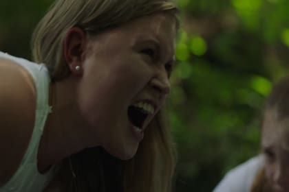 La verdadera Amma aparece en una escena durante los créditos del último episodio.