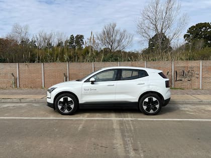 La versión base es sumamente equipada en lo que respecta a seguridad