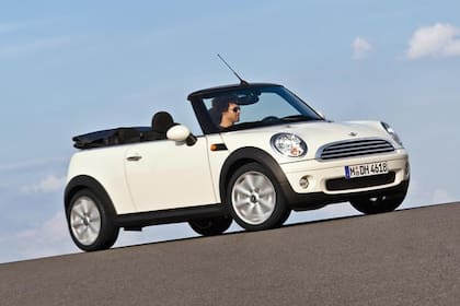 El Mini Cabrio es uno de los modelos más "normales" que tiene Messi
