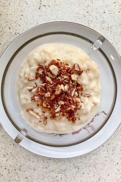 La versión del arroz con leche de Caseros lleva un praliné de almendras que le otorga un crocante muy interesante.