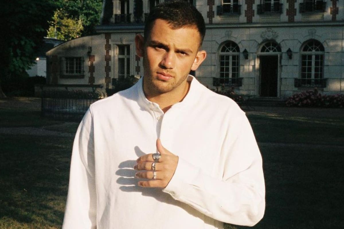 La vertiginosa y exitosa vida de Tristen Ikaika, el joven que se hizo millonario vendiendo anillos hechos con cucharas